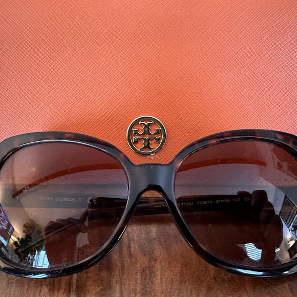 Adorable tortoise TORY BURCH Sunglasses, free shipping; purchased at Nordstrom - Picture 3 of 4